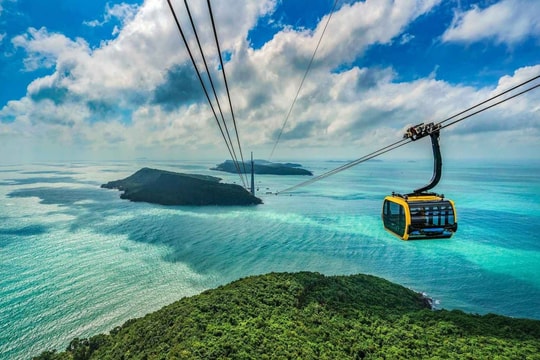 Phú Quốc đón lượng khách vượt mục tiêu cả năm