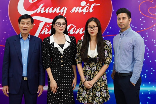 Ông Johnathan Hạnh Nguyễn ủng hộ người vùng lũ 10 tỷ đồng