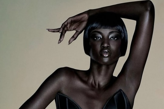 Sắc vóc 'Người mẫu của năm 2025' Anok Yai