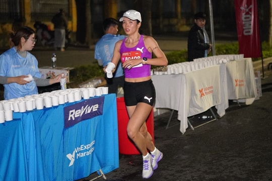Revive tiếp năng lượng cho 10.000 runner chạy đêm Hà Nội