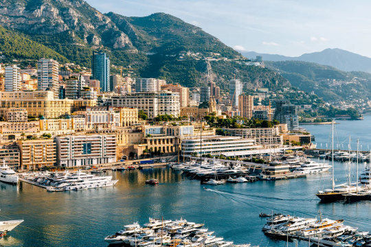 Nước nào có mật độ dân số lên tới 26.000 người/km2?