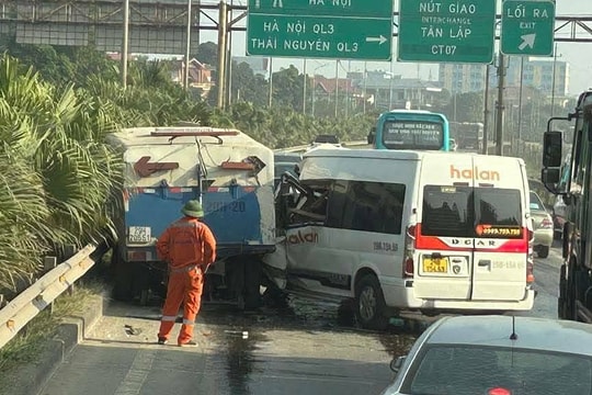'Sự tùy tiện gây ra những tai nạn với xe bảo trì đường cao tốc'