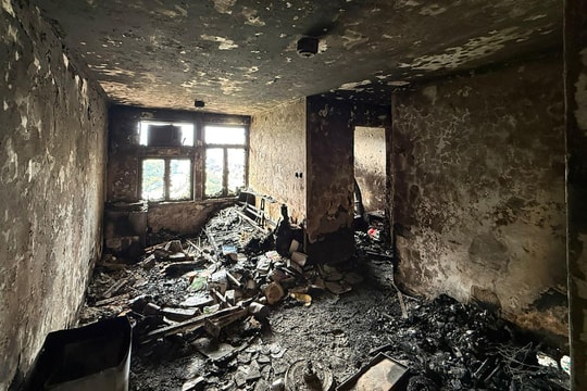 Bên trong căn hộ chung cư bị lửa thiêu rụi ở Hong Kong