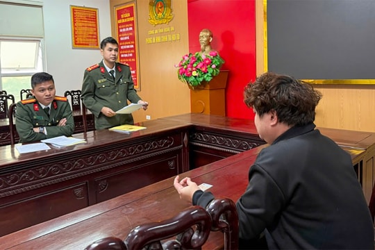 Bị đòi nợ 'oan', người đàn ông chuyển cuộc gọi đến hotline của công an