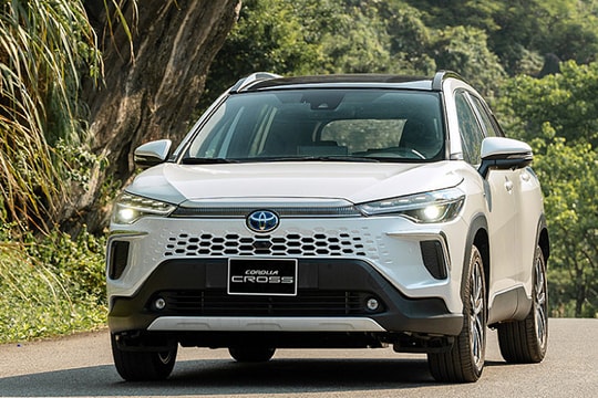 1 tỷ nên mua Toyota Corolla Cross hay VinFast VF 7?