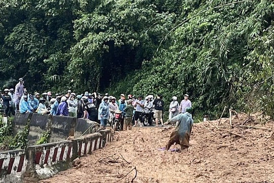 Đèo Sông Pha nối Phan Rang - Đà Lạt sạt lở