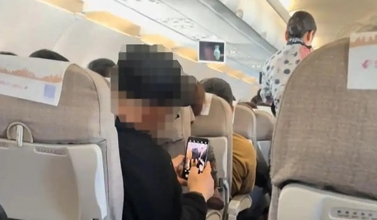 Một người đàn ông bị tình nghi quay lén tiếp viên hàng không