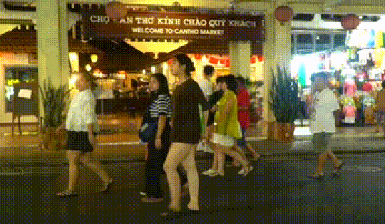 VIDEO: Phố đi bộ Ninh Kiều "lột xác" sau khi hoạt động trở lại