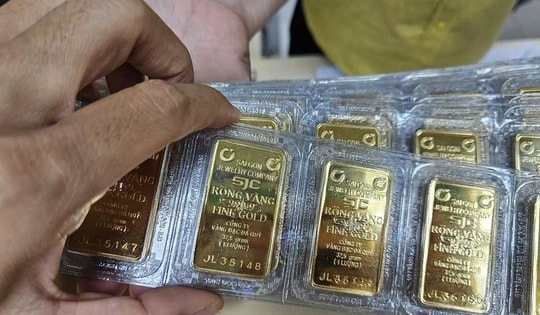 Cuối ngày 2-12, giá vàng đang giảm rất mạnh