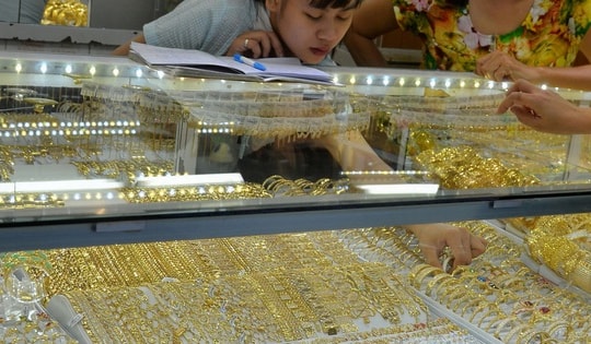 Sáng 2-12, giá vàng miếng SJC và vàng nhẫn giảm mạnh, rời đỉnh lịch sử