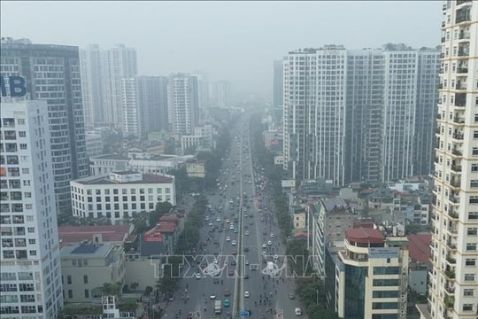 Hà Nội tiếp tục chìm trong bụi mịn và sương mù