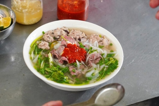 Bát phở 25.000 đồng trong quán "rẻ nhất Hà Nội", nhiều năm không tăng giá