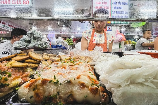 Tạp chí nước ngoài gợi ý khách uống bia, ăn ở vỉa hè Việt Nam