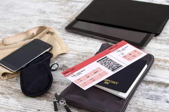 Cách mua vé máy bay, đặt phòng với giá hời