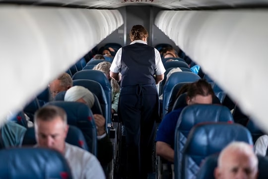 Khách say xỉn trên máy bay - mối nguy chưa lời giải