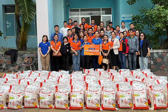 SHBFinance hỗ trợ nhân viên bị ảnh hưởng bởi bão lũ tại Nam Trung Bộ