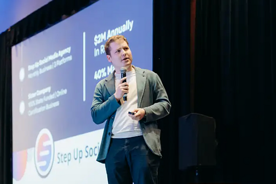 Triệu phú 22 tuổi đánh đổi sức khỏe để giàu nhanh