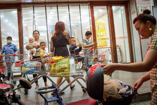 Trung Quốc đánh thuế bao cao su nhằm đảo ngược tỷ lệ sinh