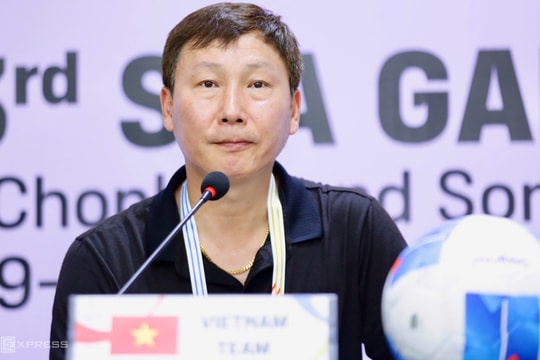 HLV Kim Sang-sik: 'Việt Nam không may nên chỉ ghi hai bàn vào lưới Lào'