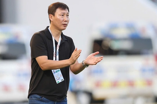 HLV Kim Sang-sik họp báo sau trận thắng Lào