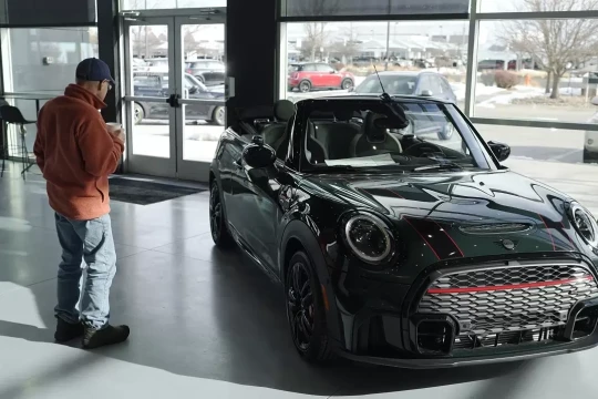 Người Mỹ chùn tay khi giá ôtô tăng cao