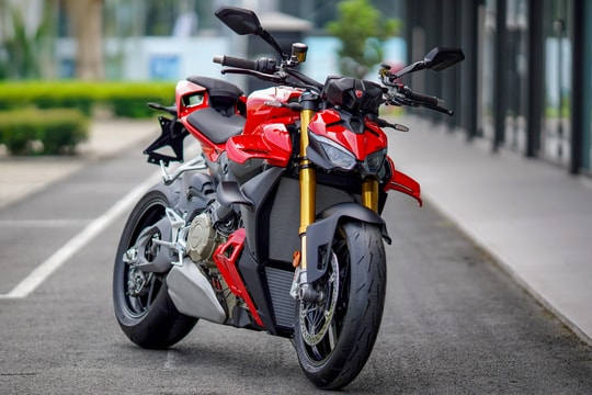 Ducati Streetfighter 2025 đầu tiên về Việt Nam, giá hơn 1 tỷ đồng