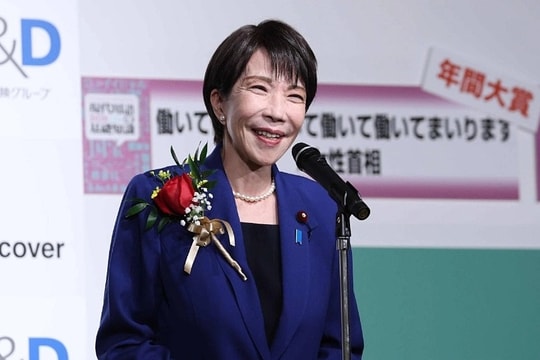 Thủ tướng Nhật nhận giải thưởng với phát ngôn 'làm việc không ngừng nghỉ'