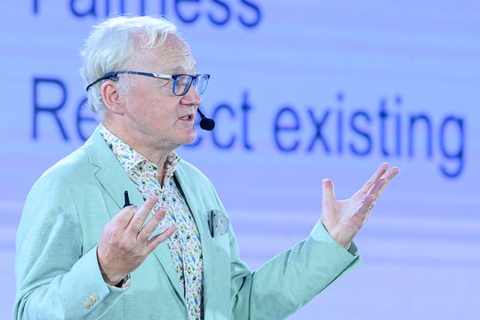 GS Toby Walsh: 'Nguy cơ các quốc gia bị đô hộ số'