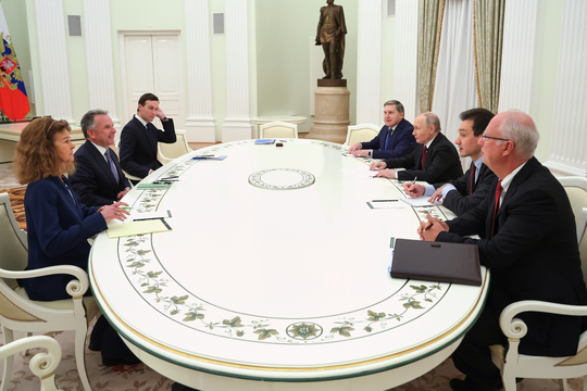 Ông Putin họp với đặc phái viên Mỹ và con rể ông Trump