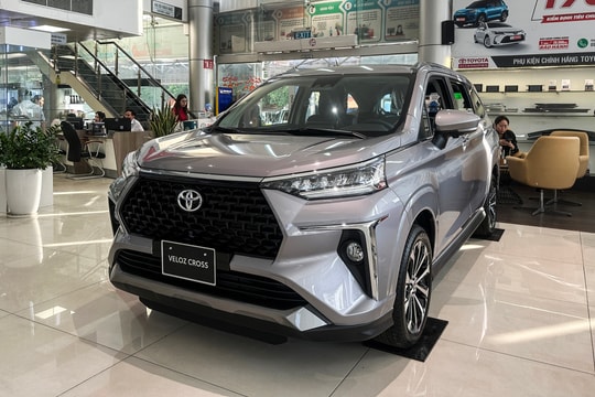 Toyota Veloz giảm giá hơn 70 triệu đồng