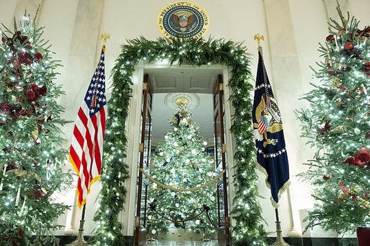 Bà Melania đăng video trang trí Giáng sinh Nhà Trắng