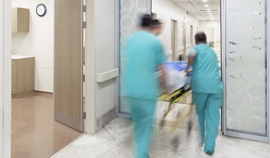 Người phụ nữ gặp nguy hiểm tính mạng sau khi uống rượu pha mật cá trắm để chữa đau đầu