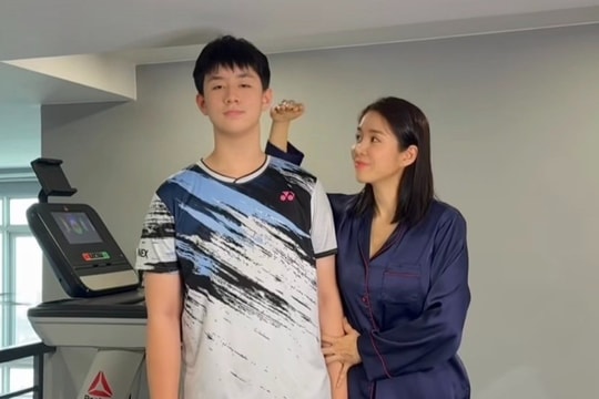 Con trai Lê Phương 14 tuổi, cao hơn 1,8 m