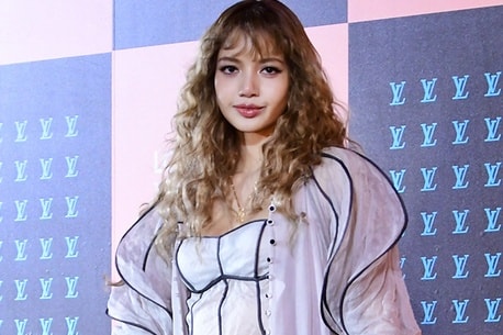 Lisa gây ngỡ ngàng