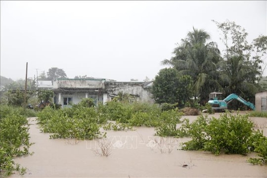 Lâm Đồng: Khẩn cấp di dời người dân vùng ngập sâu đến nơi an toàn