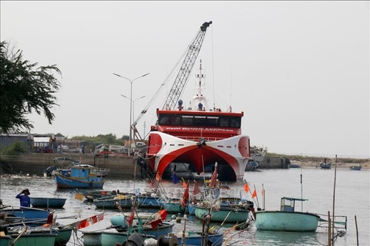 Tạm ngừng tuyến vận tải hành khách từ Phan Thiết ra đặc khu Phú Quý