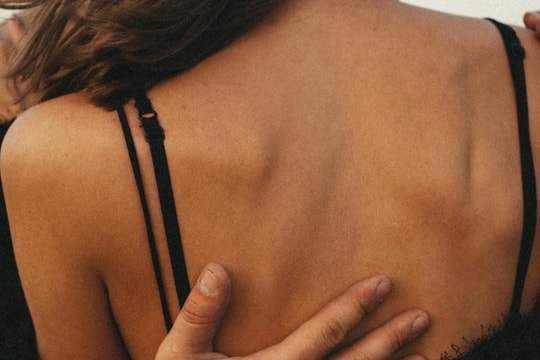 Chồng đêm nào cũng “đòi hỏi”, tôi ám ảnh mỗi khi tắt đèn phòng ngủ