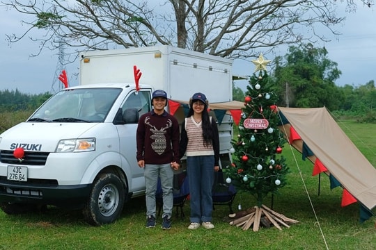 Vợ chồng 9X biến xe tải cũ thành nhà di động để phượt khắp đất nước