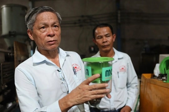 Doanh nhân chi 2 tỷ làm bẫy muỗi, tặng 1.000 chiếc để chặn sốt xuất huyết