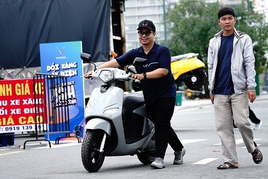 Cư dân 'chia phe' vì chung cư cấm xe điện