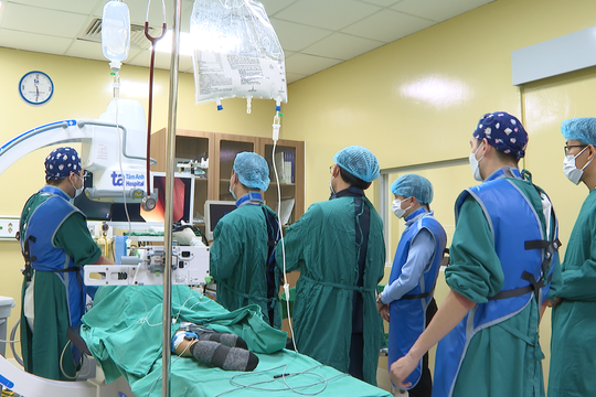 Cụ ông nhiễm trùng đường mật tái phát do sỏi