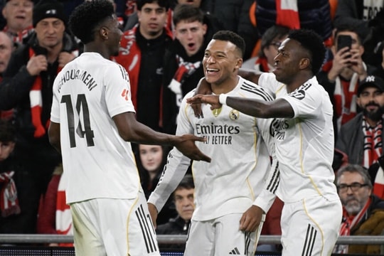 Mbappe sánh ngang Messi, Ronaldo