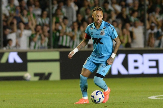 Neymar lập hat-trick trong 17 phút