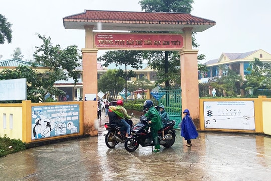 Phụ huynh 4 lần cho con nghỉ học để phản đối hiệu phó