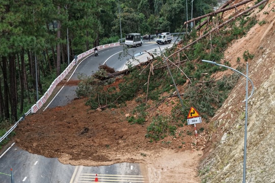 Đèo sạt lở, hàng nghìn nhà ngập sâu ở Lâm Đồng, Khánh Hòa