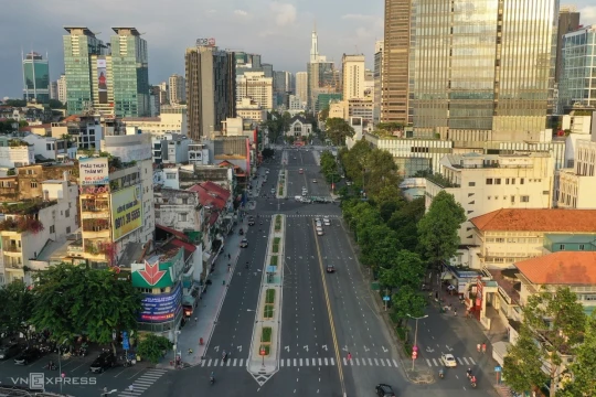 Đường trung tâm TP HCM được làm mới diện mạo trước Tết