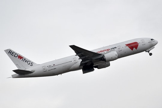 Máy bay Nga hạ cánh khẩn vì cháy động cơ trên không