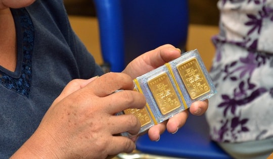 Giá vàng hôm nay 4-12: Tiếp tục sụt giảm