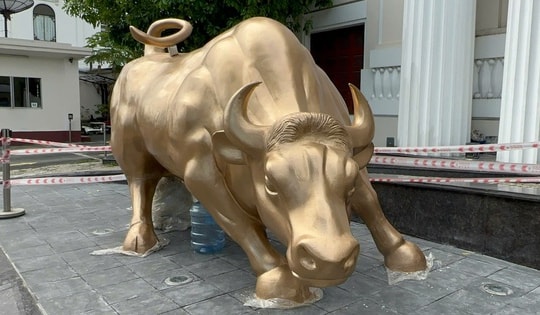 Sở Giao dịch Chứng khoán TPHCM thay biểu tượng "bò tót tấn công" sau 25 năm?