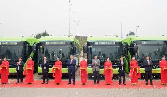 Doanh nghiệp ở Hà Nội đầu tư hơn 400 tỉ đồng chuyển 100% sang xe buýt điện